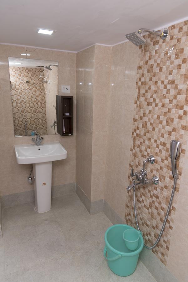 Rajhans Hotel & Resort Phalta Rum bild