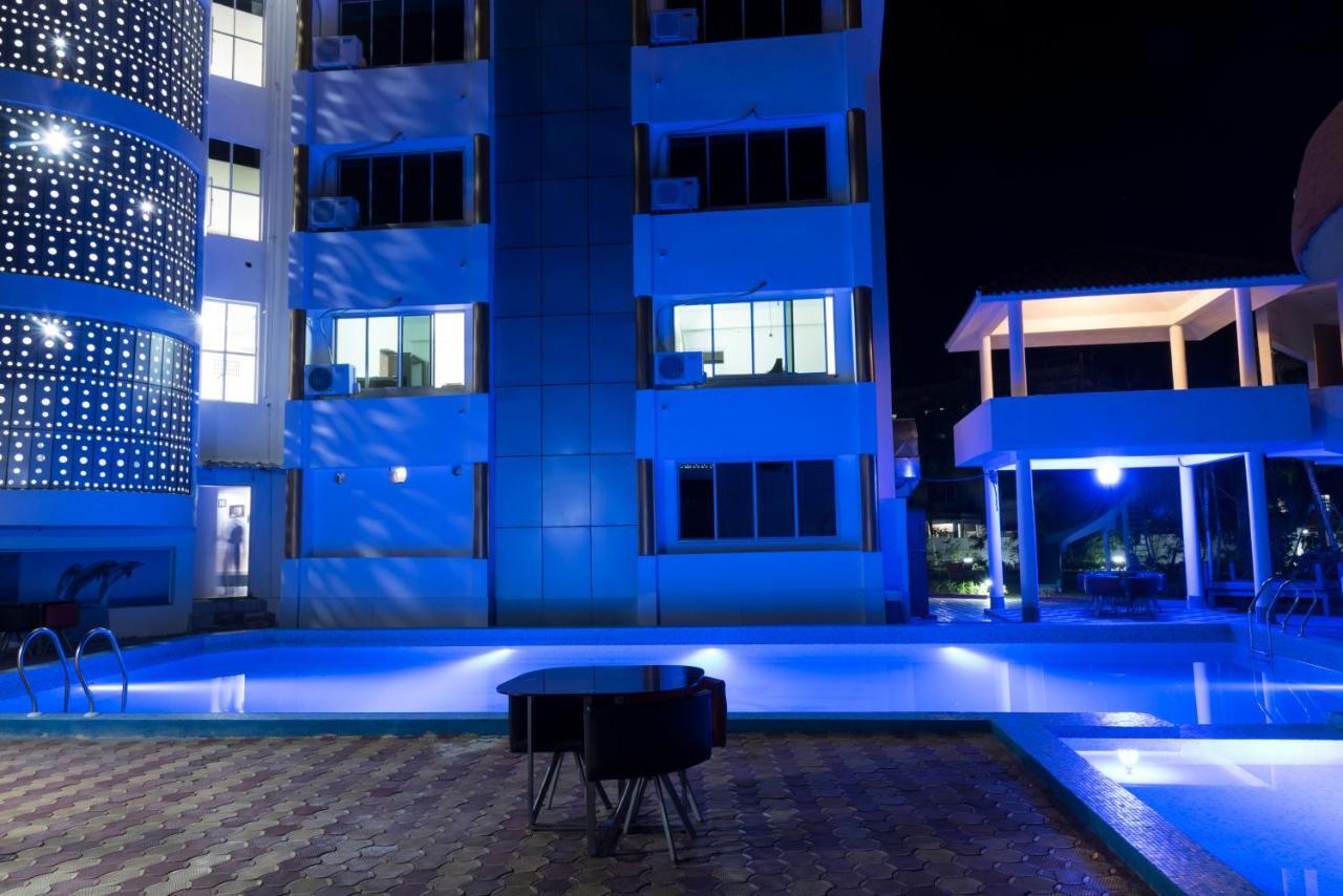 Rajhans Hotel & Resort Phalta Rum bild