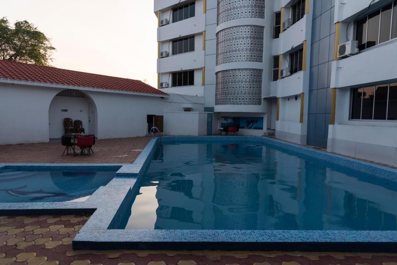 Rajhans Hotel & Resort Phalta Rum bild